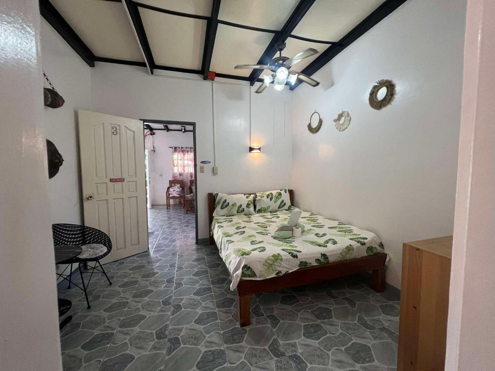 Ice Bear Bar & Tourist Inn Dauis Rom bilde